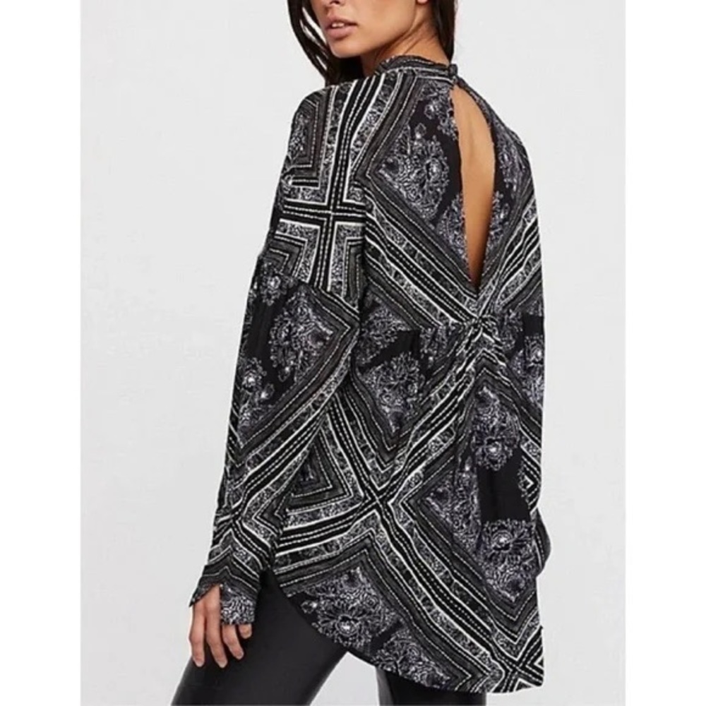 Free People Womens Top Walking on a Dream Tunic Size Medium Gray Black Geometric